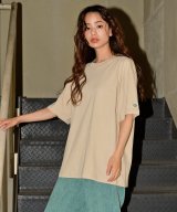 ベージュ
