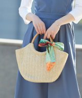 ベージュ