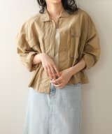 ベージュ