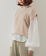 ベージュ