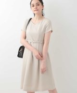 ベージュ