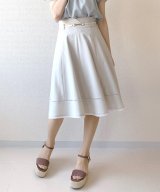 ベージュ