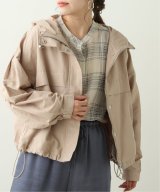ベージュ