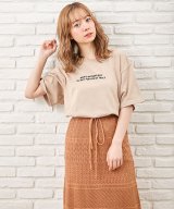 ベージュ
