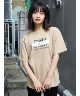 ベージュ