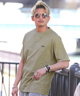 ベージュ