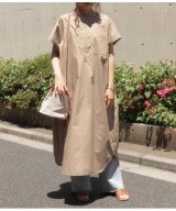 ベージュ