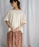 ベージュ