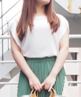 オフホワイト