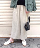 グレーベージュ