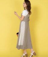 カーキ