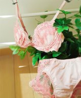 ピンクベージュ