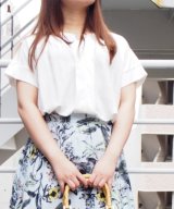 オフホワイト