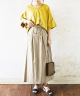 ベージュ