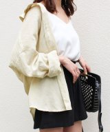 ベージュ