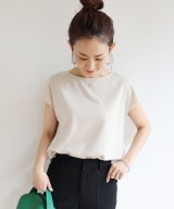 ライトベージュ