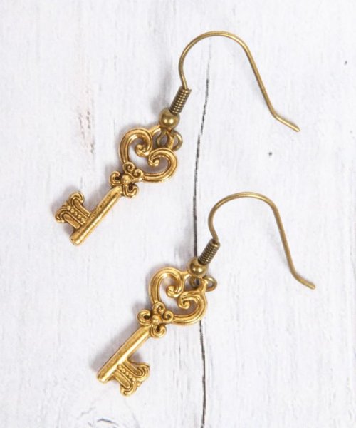 S ハート鍵ピアス ワイスチャーム Wythecharm D Fashion