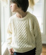オフホワイト