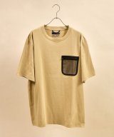 カーキ