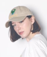 ベージュ