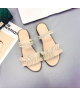 ベージュ