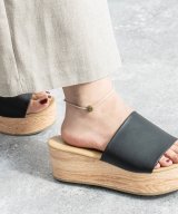 ベージュ