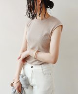 ベージュ