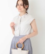 ライトグレー