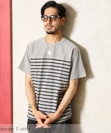 グレー