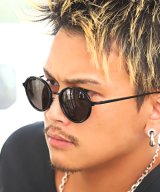 ブラック