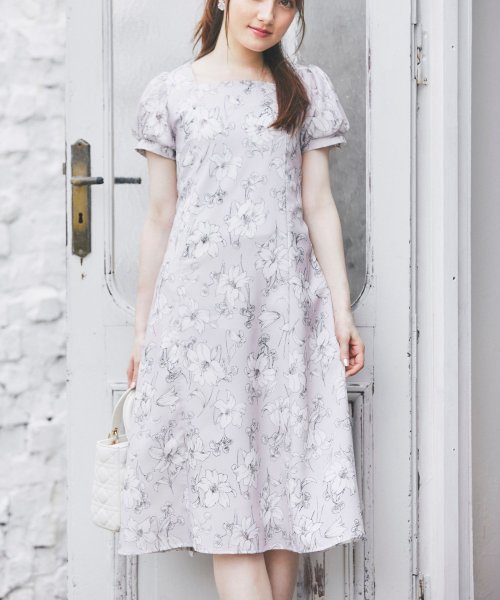後ろレースアップデザインフラワープリントスクエアネックワンピース トッコクローゼット Tocco Closet D Fashion
