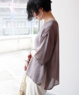 グレー