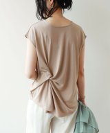 ベージュ
