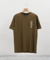 カーキ