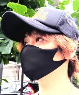 ブラック