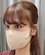 ベージュ