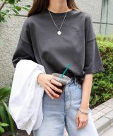 チャコールグレー