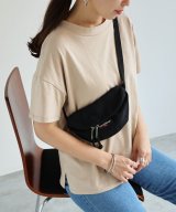 ベージュ