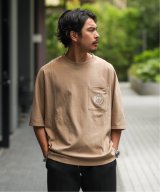 ベージュ