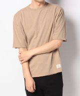 ベージュ