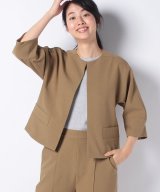 ベージュ
