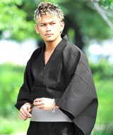 チャコールグレー