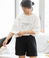 オフホワイト