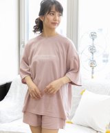 ピンク