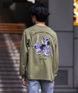 カーキ