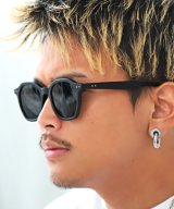 ブラック
