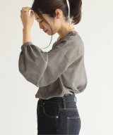 グレー
