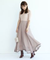 ピンクベージュ