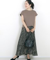 ダークブラウン