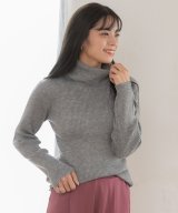 グレー×タートルネック